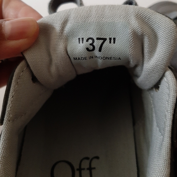 OFF WHITE Leather Vulcanized Lo-Top Sneakers - Picture 13 of 14